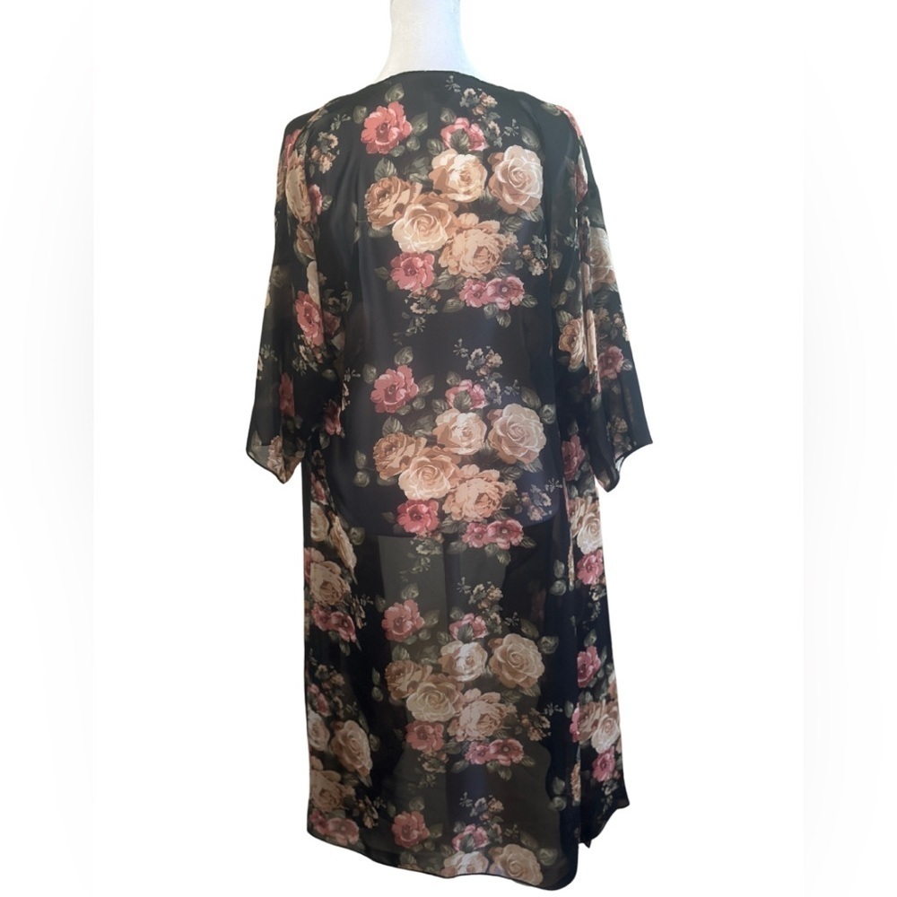 Floral Kimono Robe - Black and Pink - Picture 2 of 4